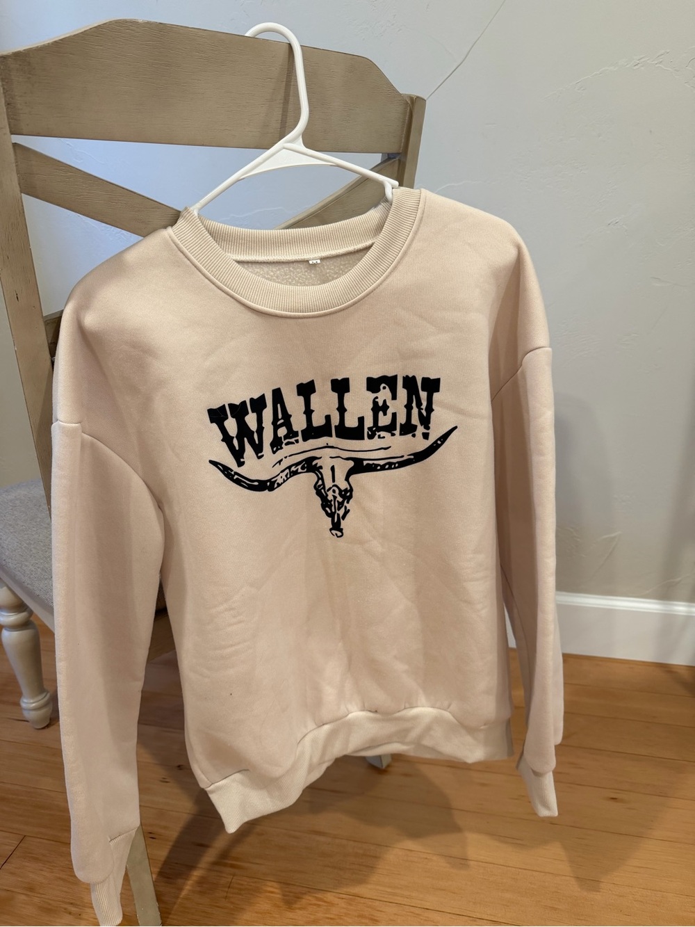 Wallen Women's Cream Pullover Sweatshirt